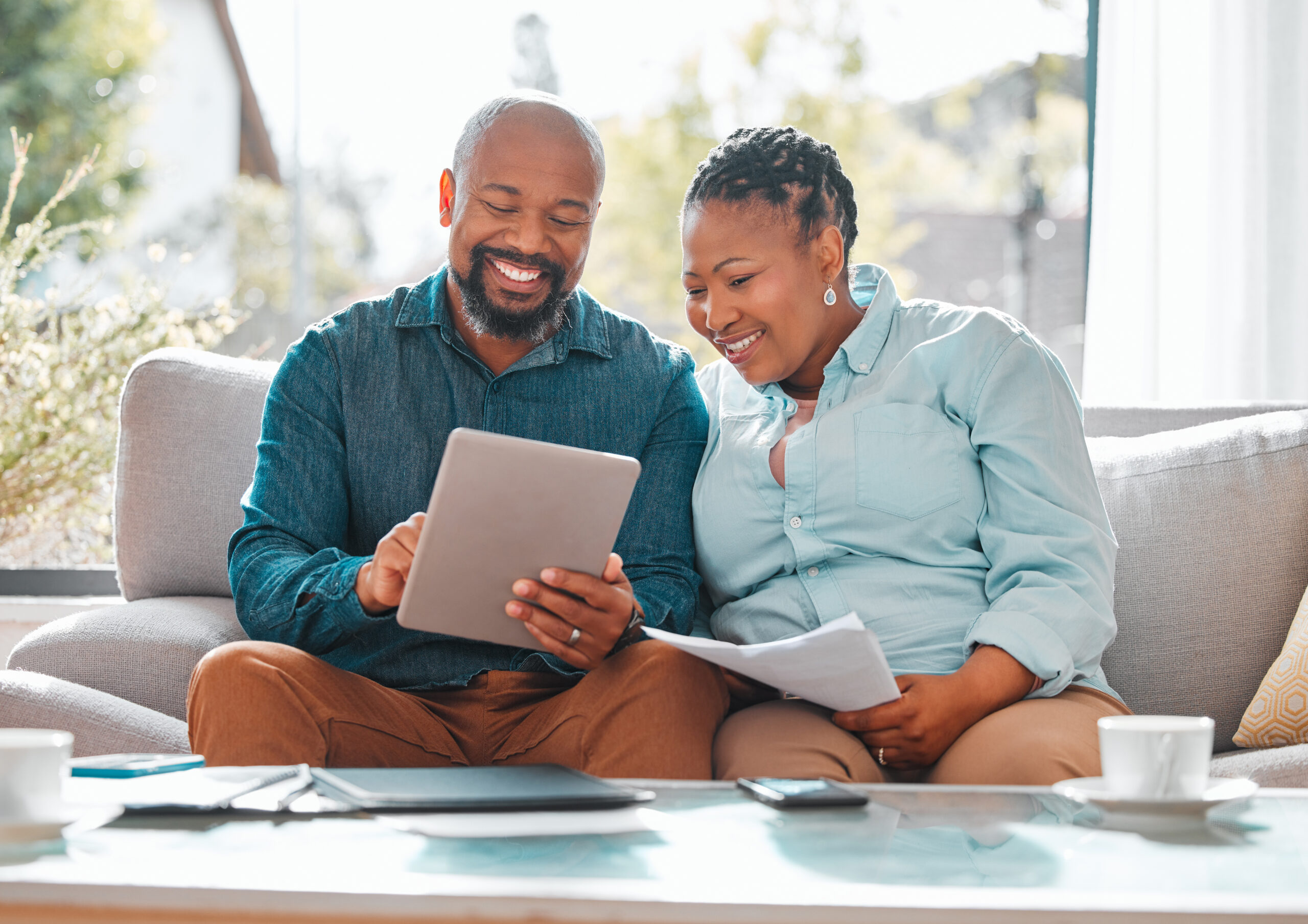 couple sitting on sofa and looking at ipad for quick loan